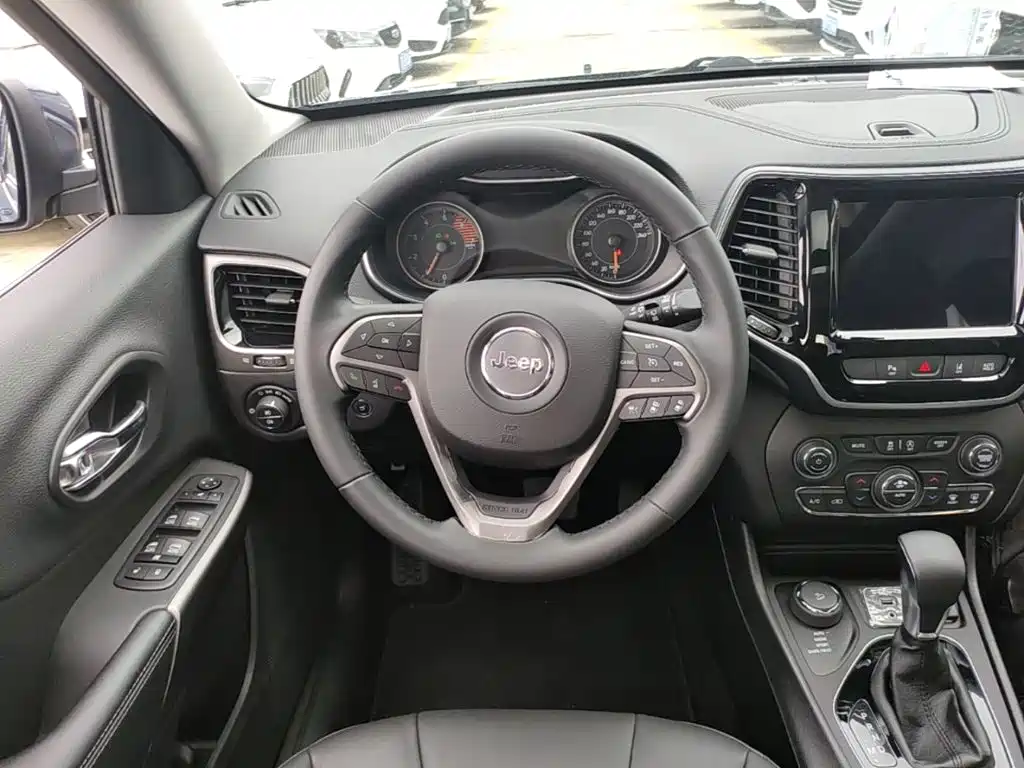 Jeep Cherokee — миниатюра 11