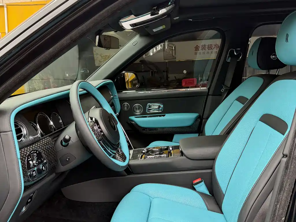 Rolls-Royce Cullinan 2018 мест