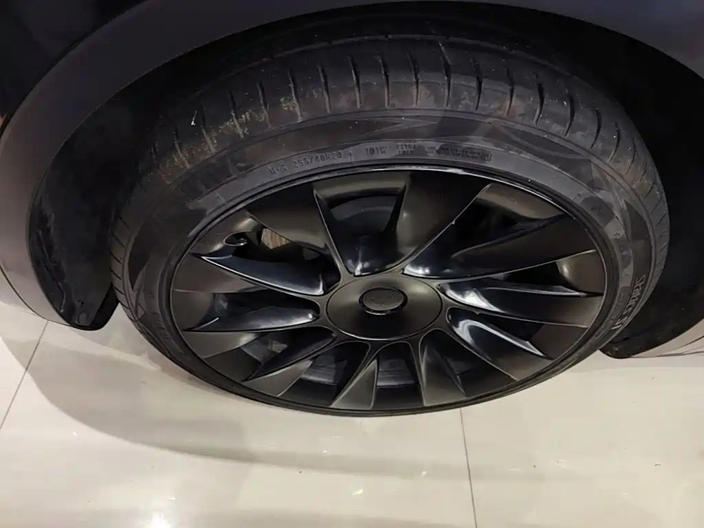 Tesla Model Y — миниатюра 23