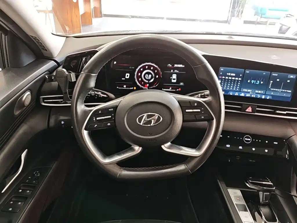 Hyundai Elantra — миниатюра 11