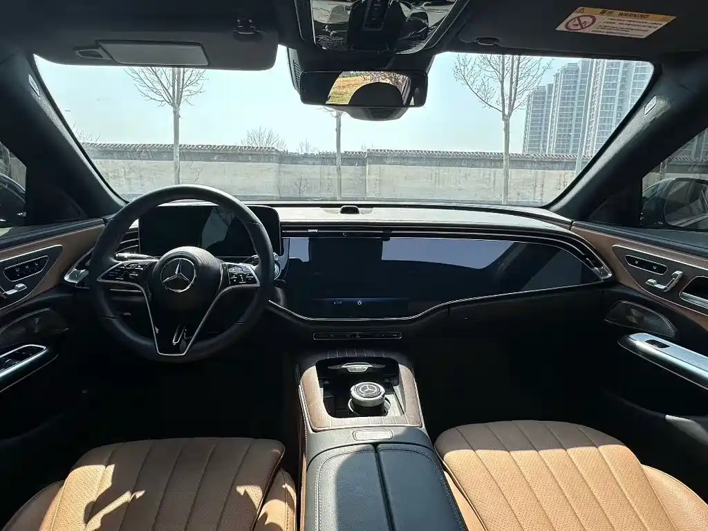 Mercedes-Benz E-Class — миниатюра 5
