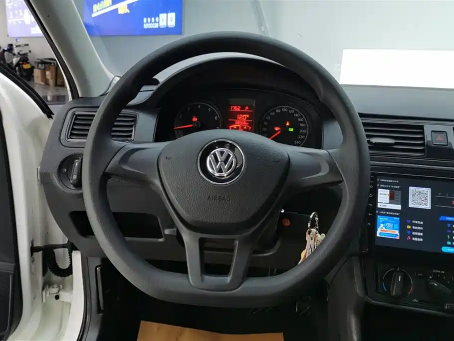 VOLKSWAGEN SANTANA