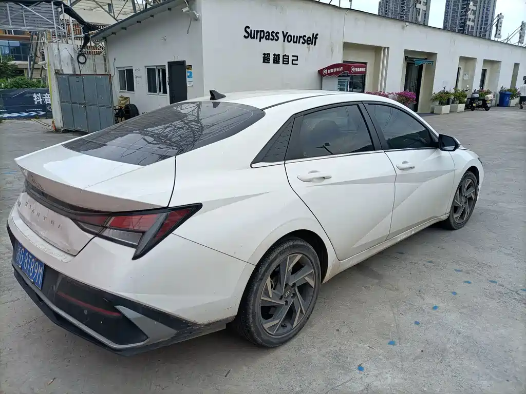 Hyundai Elantra — миниатюра 11