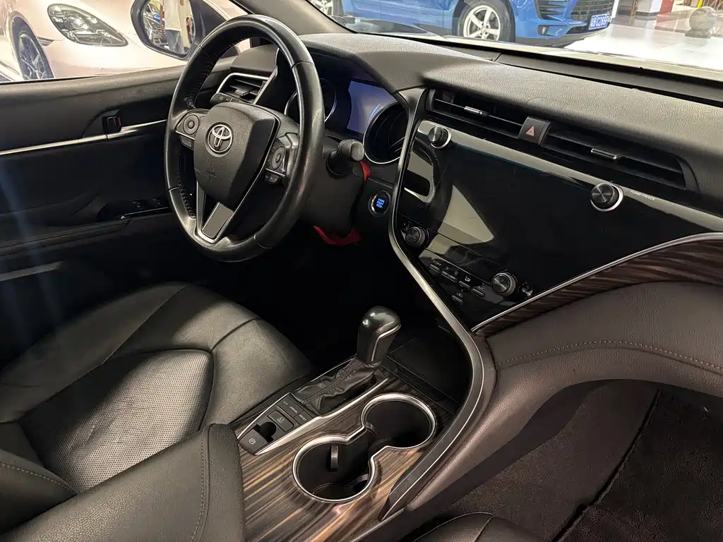 Toyota Camry — миниатюра 12