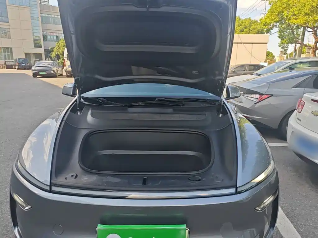 Tesla Model Y — миниатюра 20