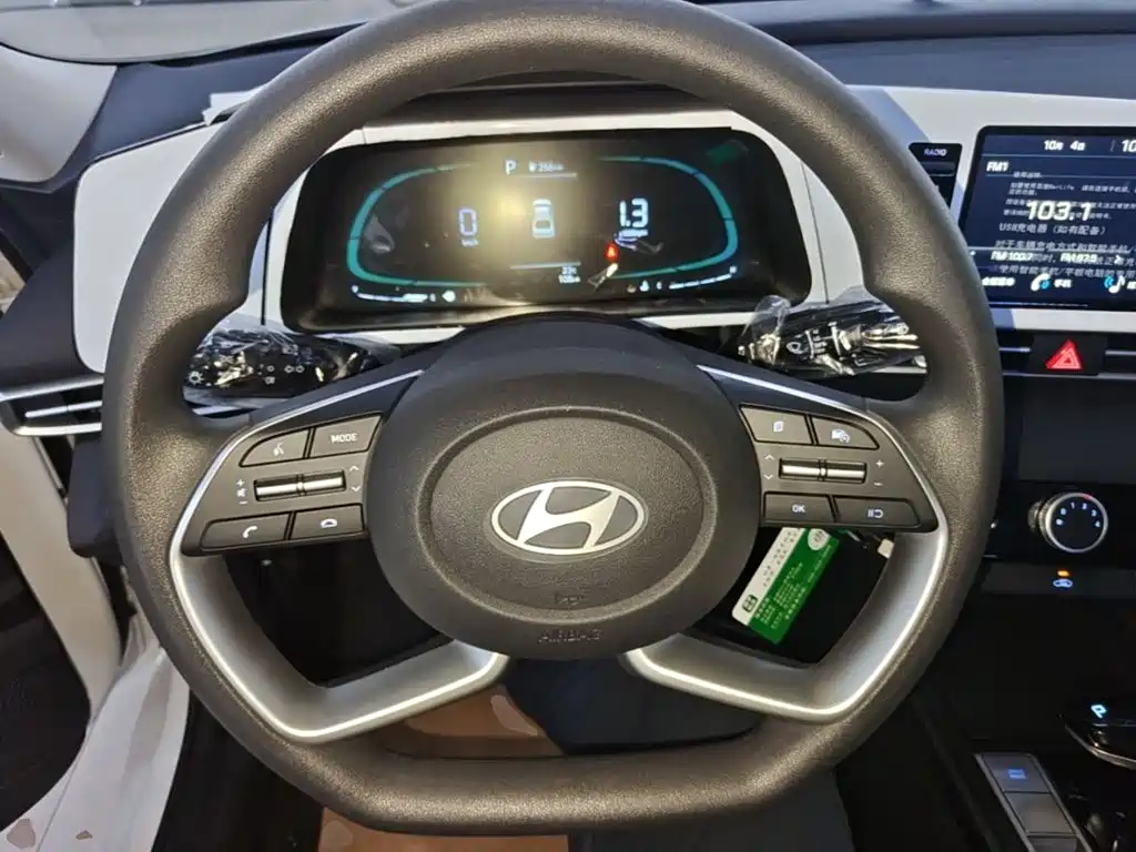 Hyundai Elantra — миниатюра 11