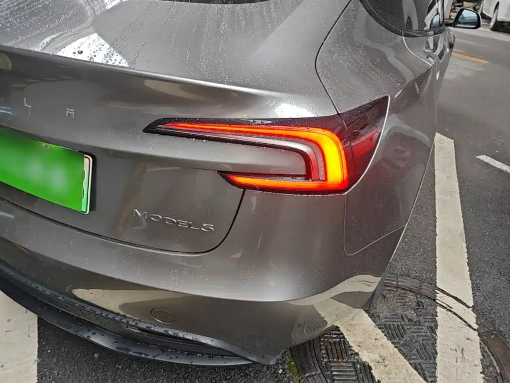 Tesla Model 3 — миниатюра 8