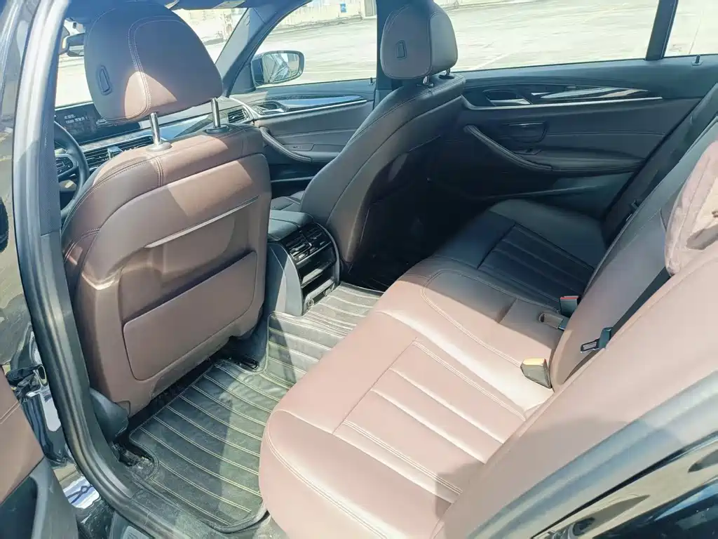 BMW 5 Series — миниатюра 5