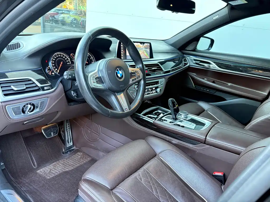 BMW 7 Series — миниатюра 4
