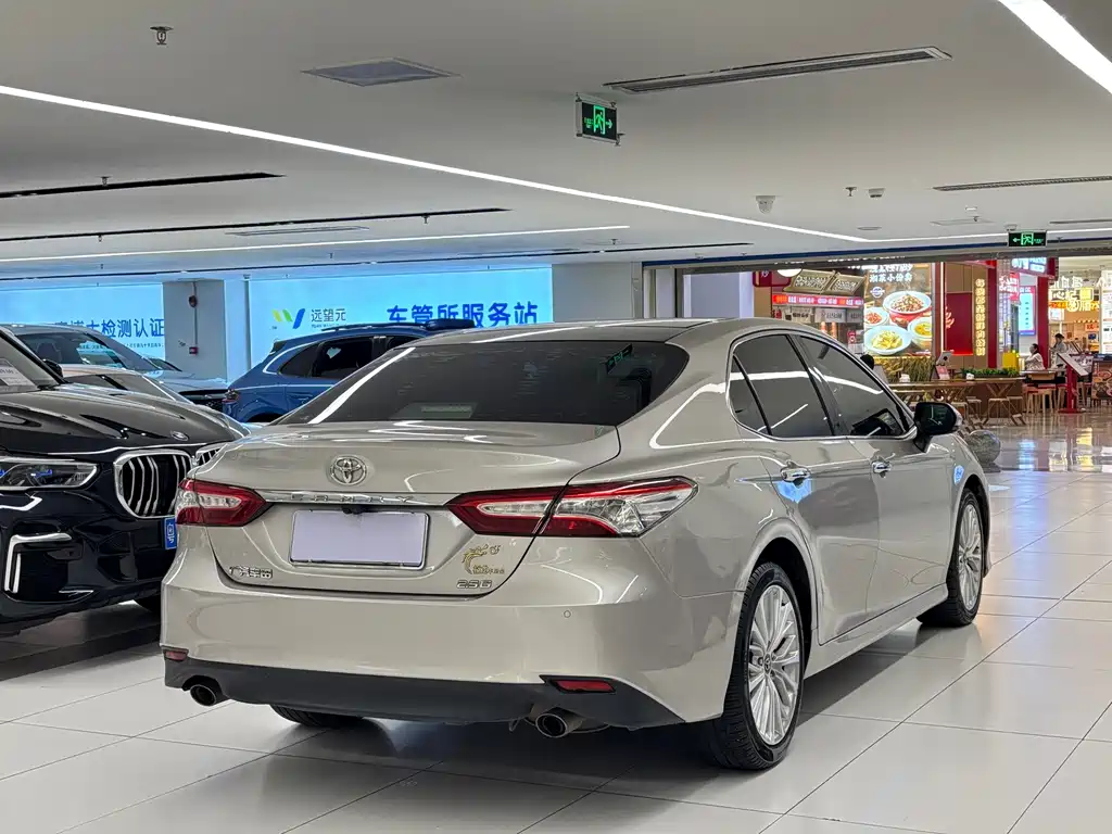 Toyota Camry — миниатюра 4