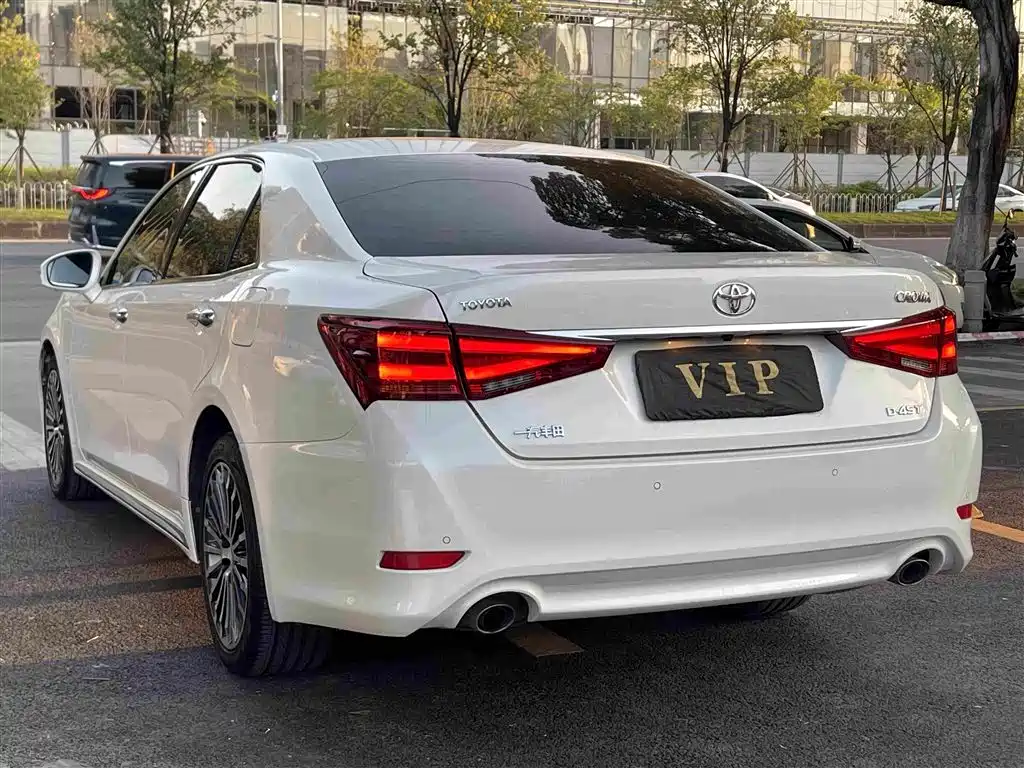 Toyota Crown — миниатюра 5