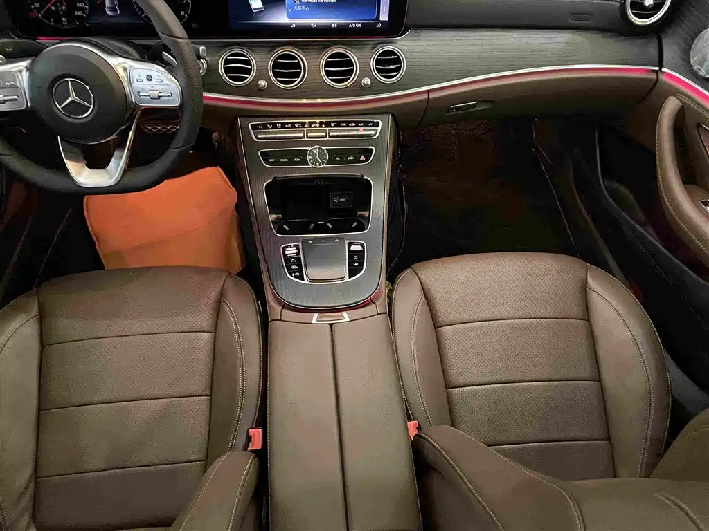 Mercedes-Benz E-Class — миниатюра 11