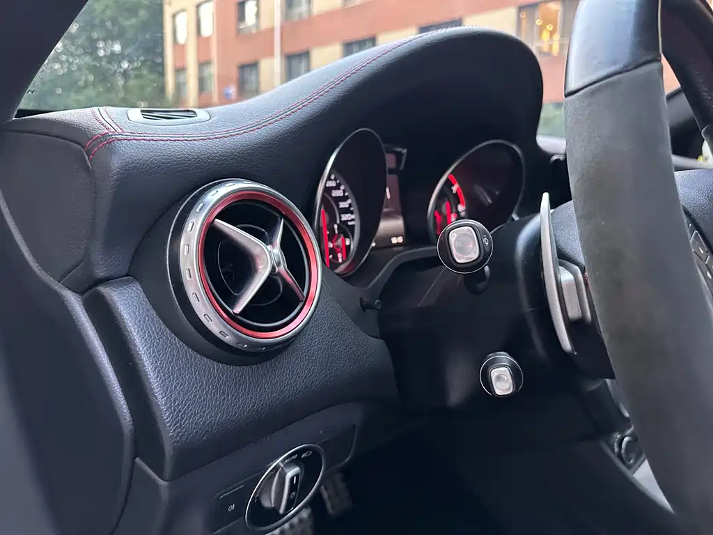 Mercedes-Benz GLA AMG — миниатюра 20