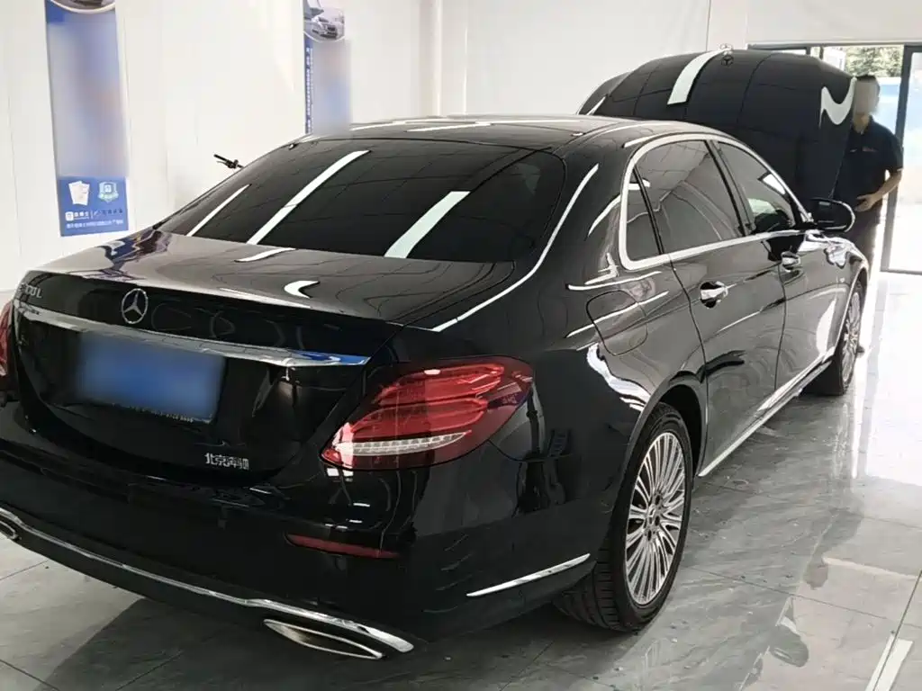 Mercedes-Benz E-Class — миниатюра 7