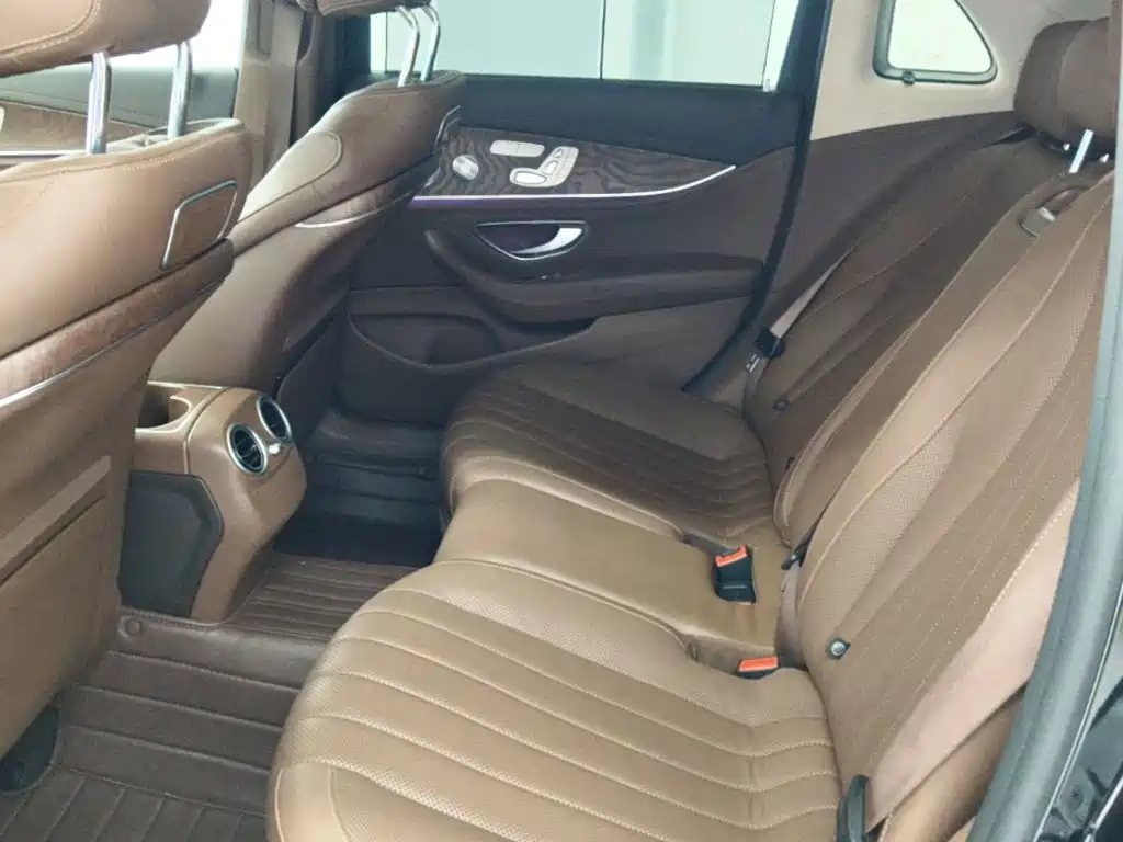 Mercedes-Benz E-Class — миниатюра 17