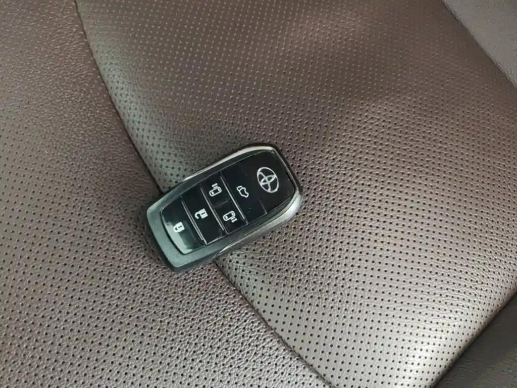 Toyota Sienna — миниатюра 9