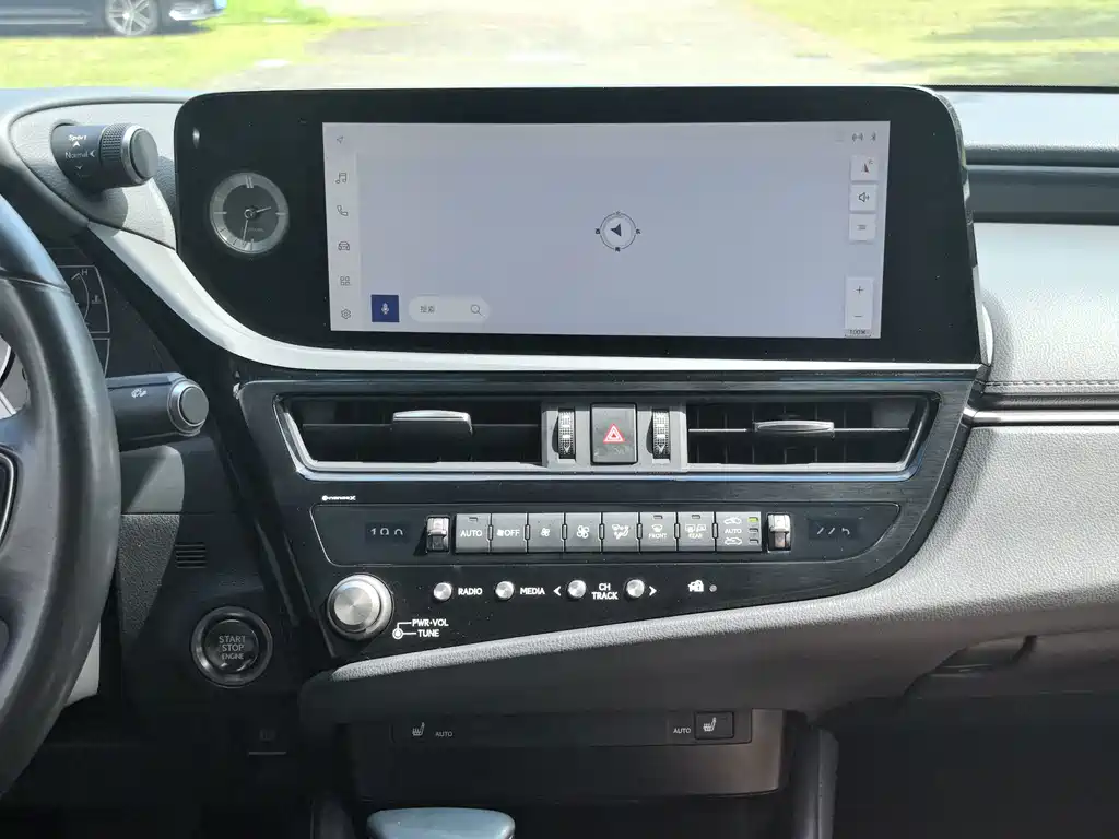 Lexus ES — миниатюра 9