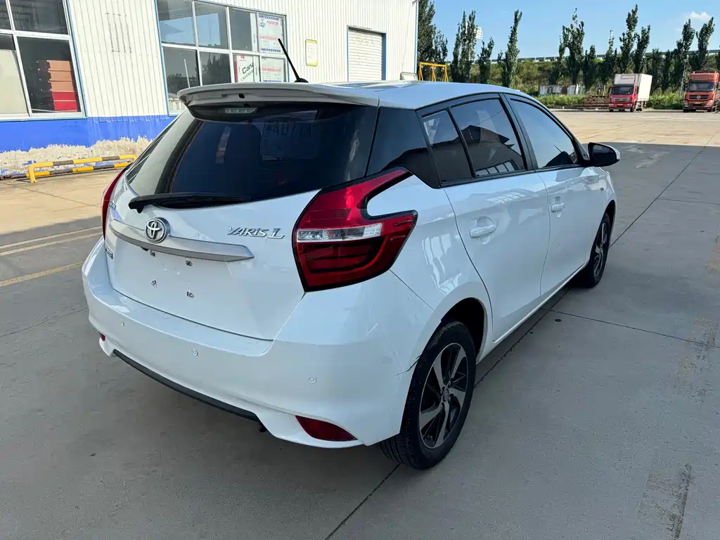 Toyota Yaris L — миниатюра 10