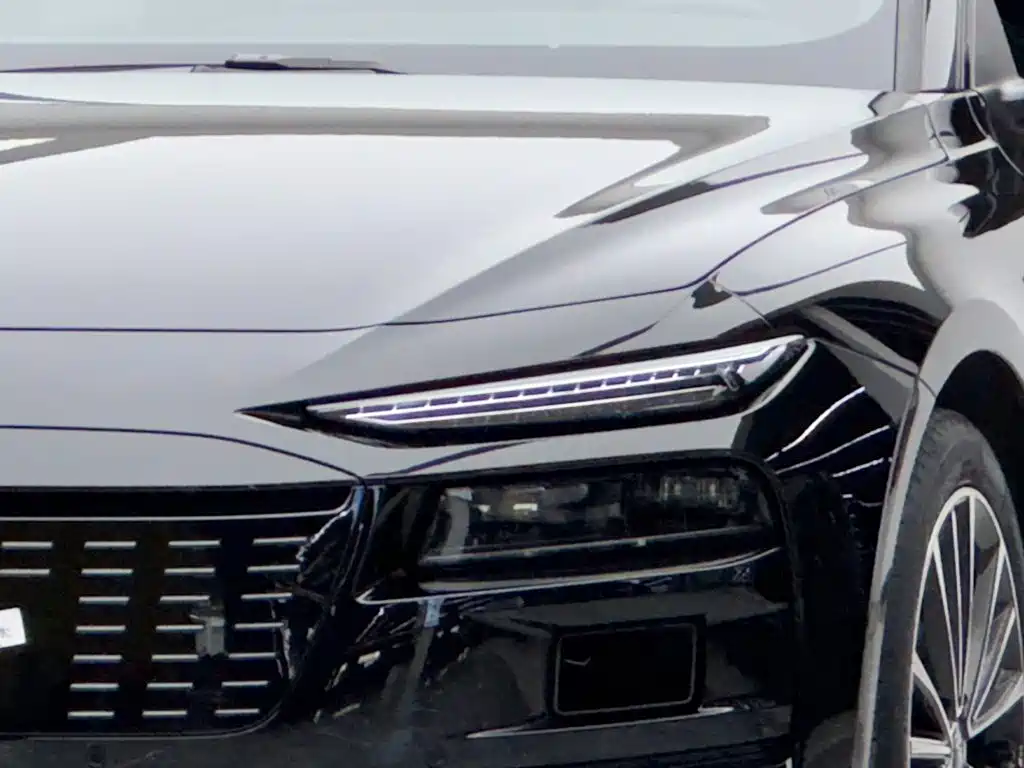 Audi A6L e-tron — миниатюра 3