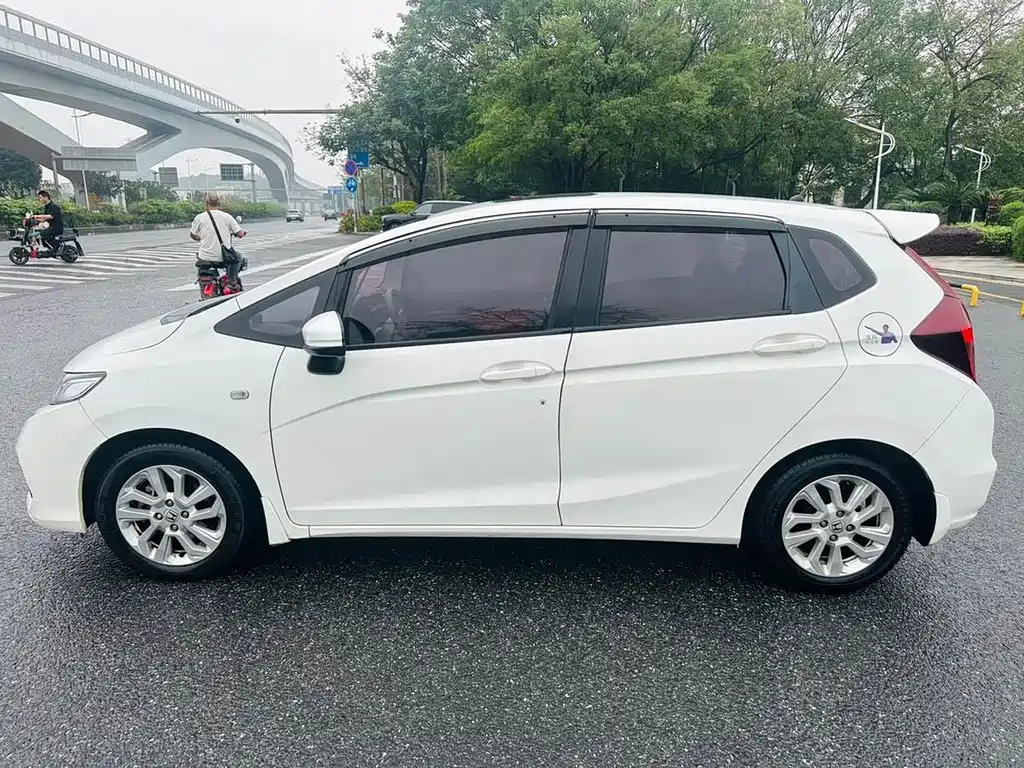 Honda Fit — миниатюра 6