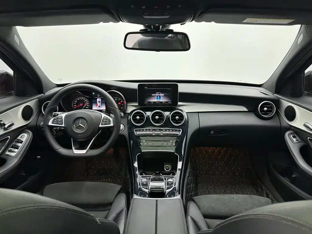 Mercedes-Benz C-Class — миниатюра 13