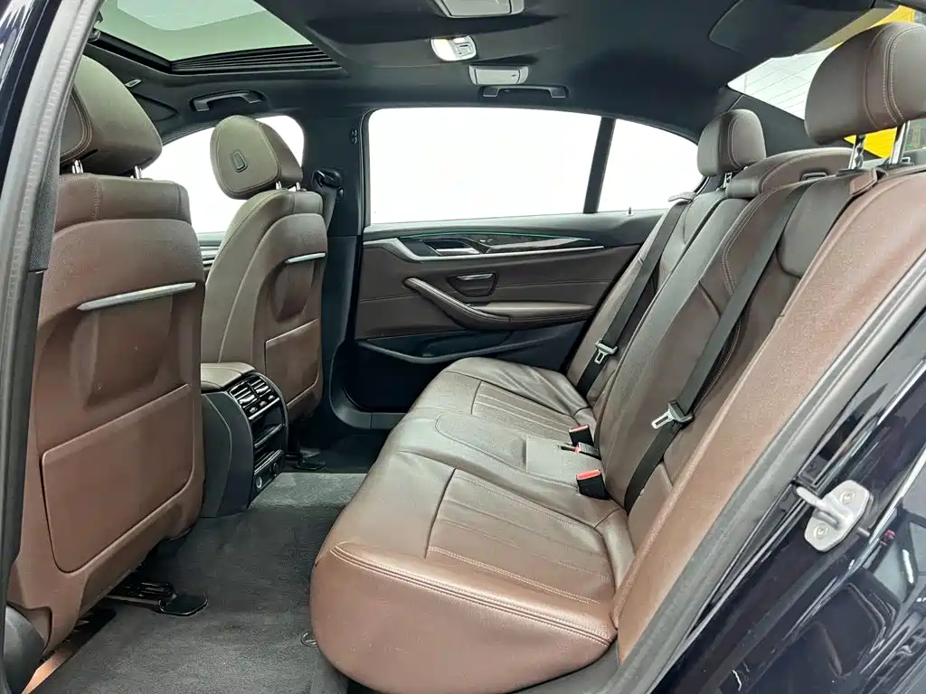 BMW 5 Series — миниатюра 15