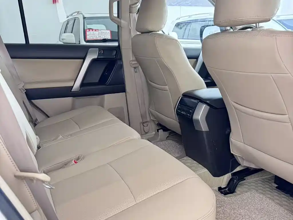 Toyota Land Cruiser Prado 2010 2.7L AT Luxury