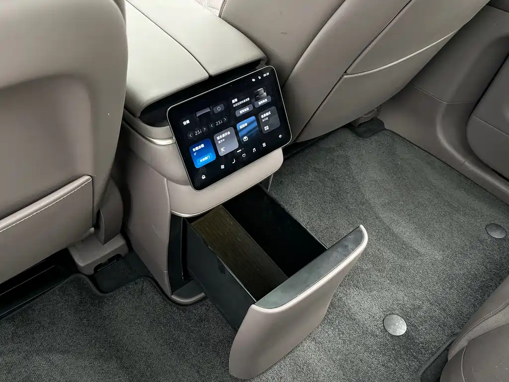 NIO ES8 — миниатюра 15