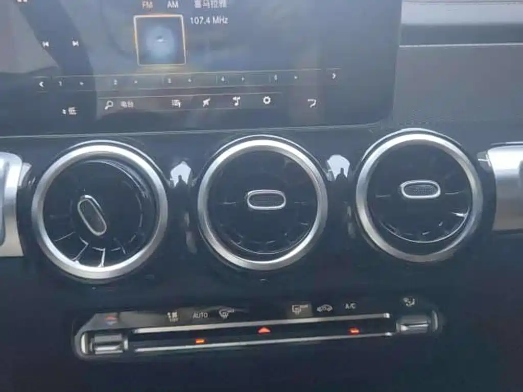 Mercedes-Benz GLB — миниатюра 9