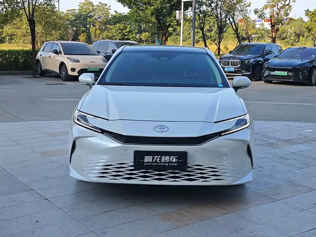 Toyota Camry — миниатюра 3