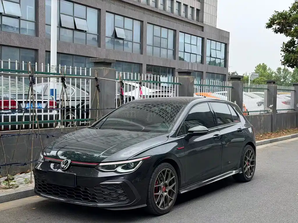 Купить Volkswagen Golf GTI