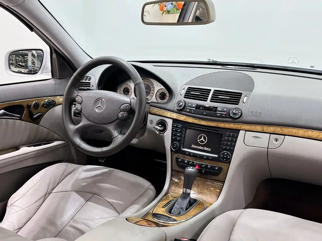 Mercedes-Benz E-Class — миниатюра 14