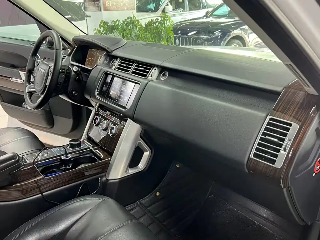 Land Rover Range Rover — миниатюра 16