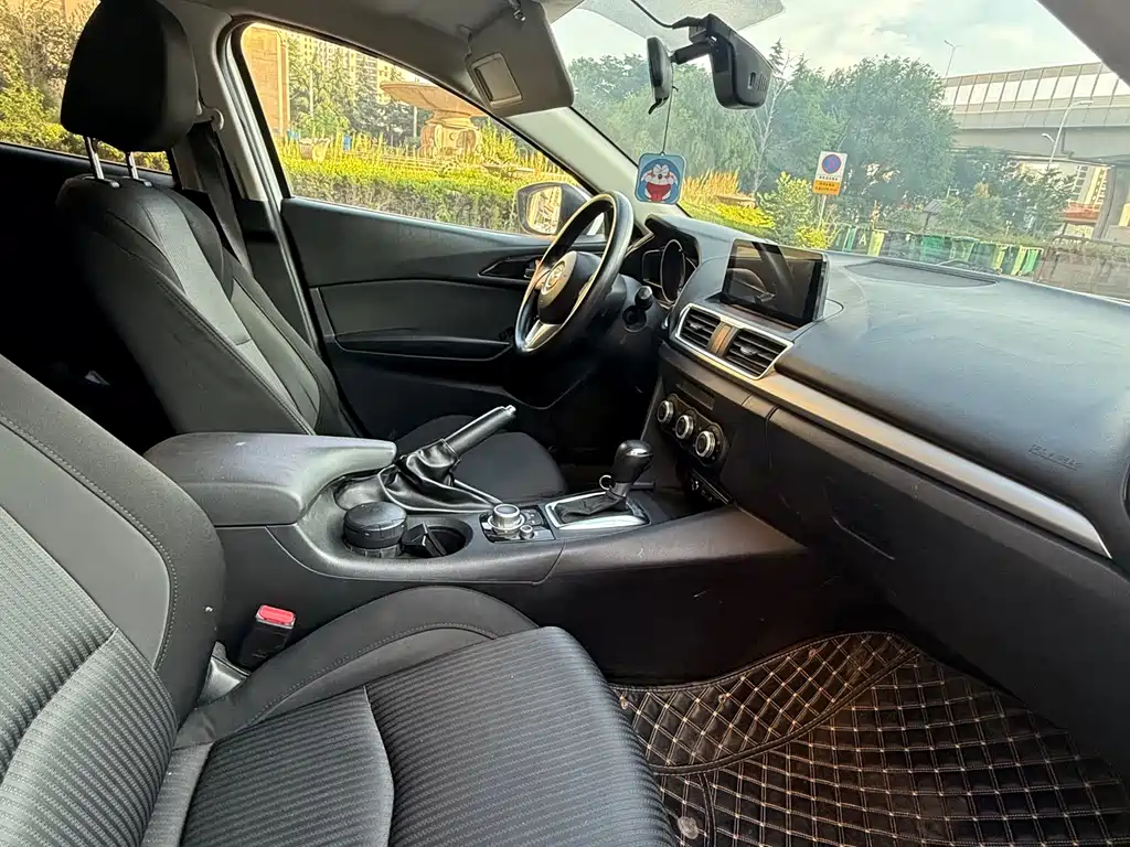 Mazda Mazda3 3 2016 1.5L AT Comfort