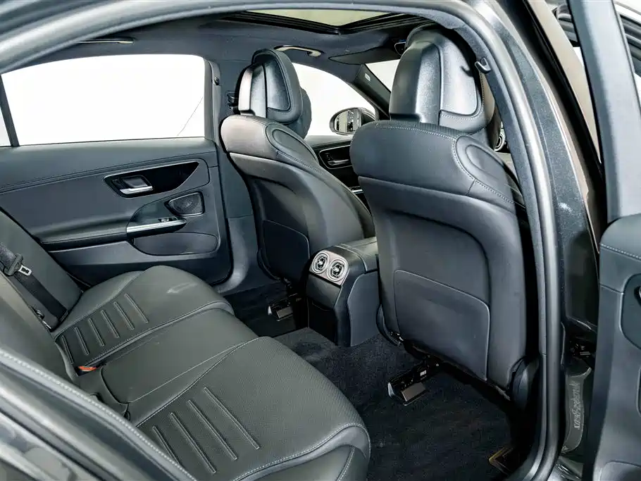 Mercedes-Benz C-Class — миниатюра 20