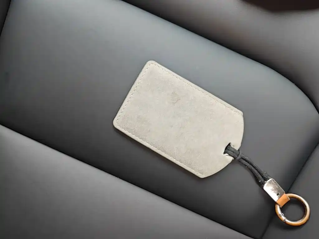 Tesla Model Y — миниатюра 9
