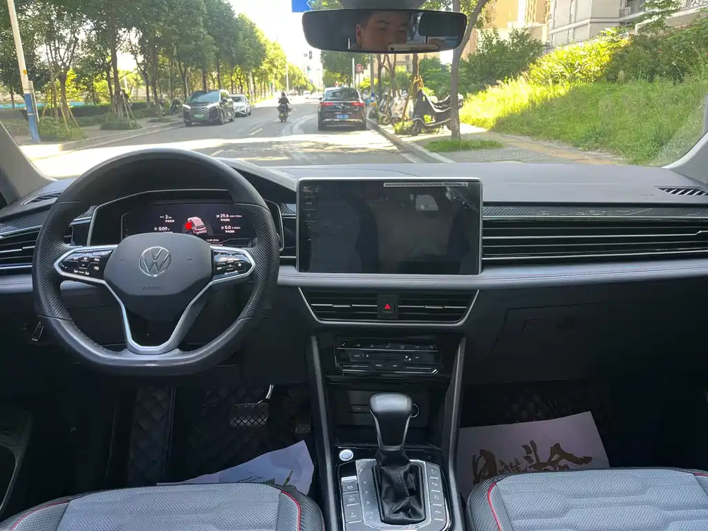 Volkswagen Tiguan L PHEV — миниатюра 8