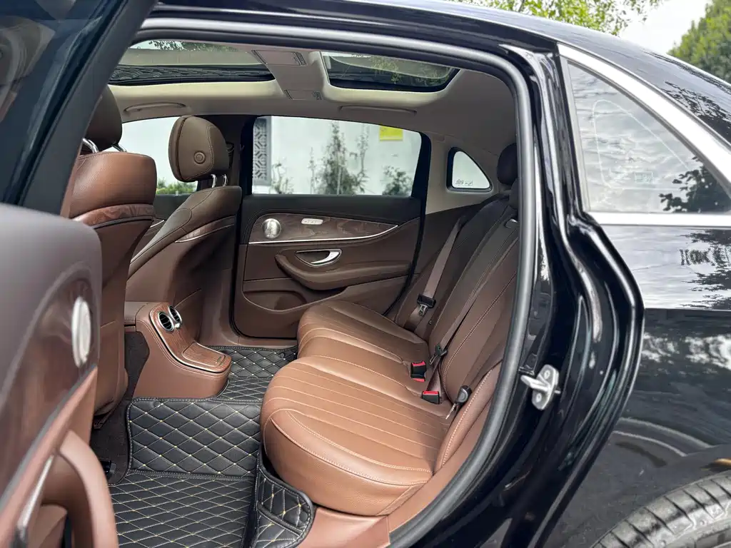 Mercedes-Benz E-Class — миниатюра 12
