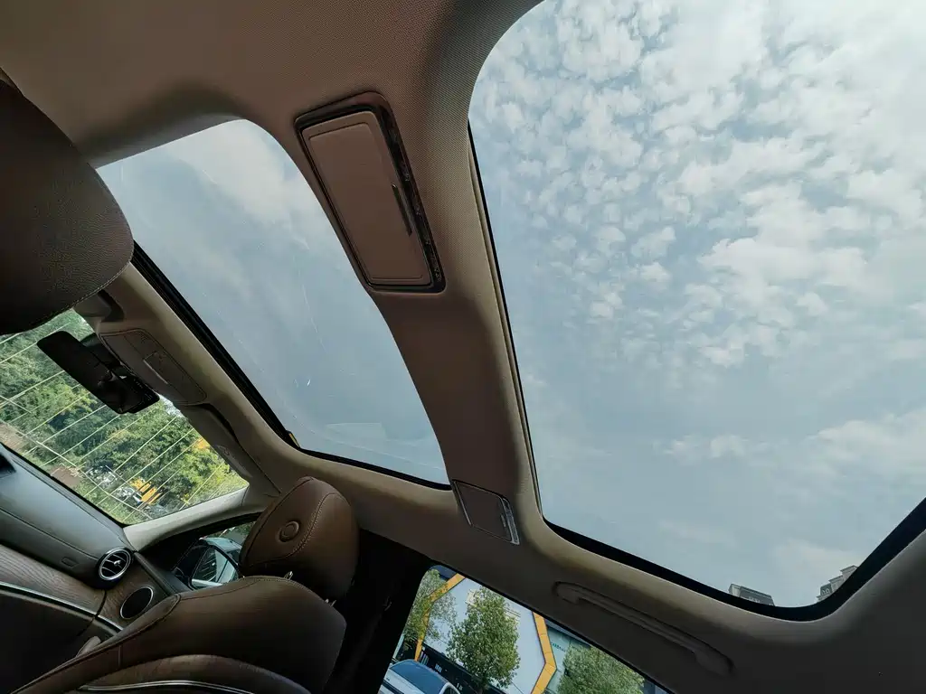 Mercedes-Benz E-Class New Energy — миниатюра 11
