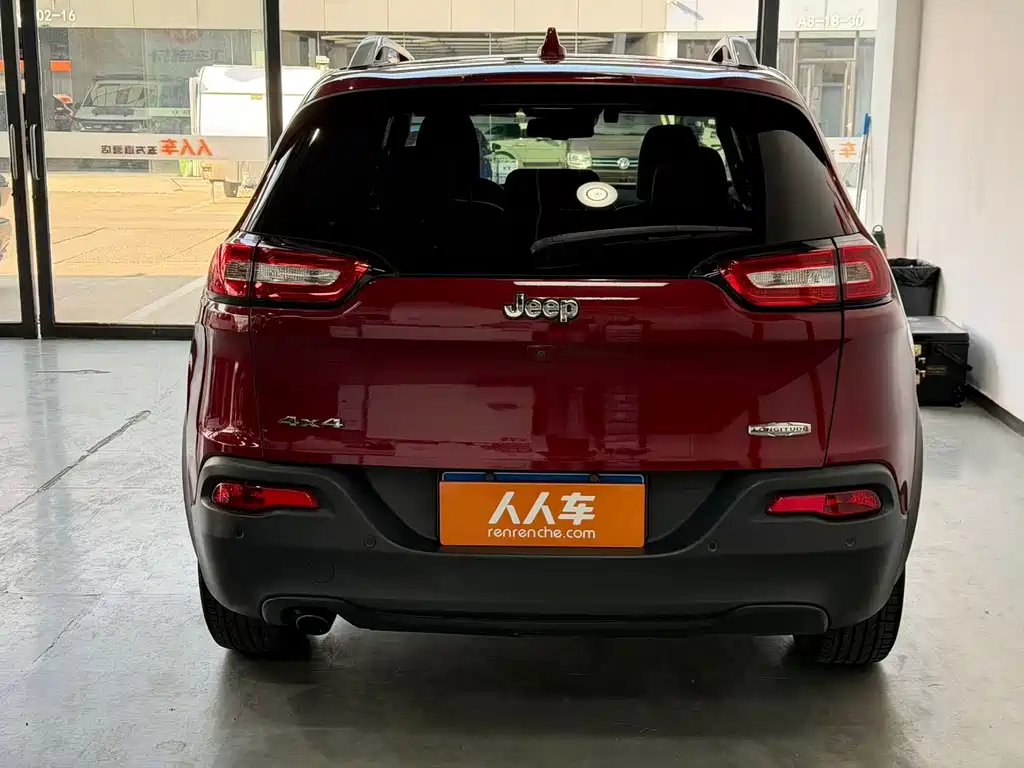 Jeep Cherokee (Import) — миниатюра 17