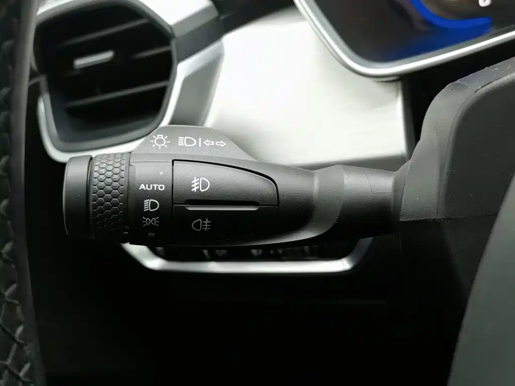 Geely Binyue NEV — миниатюра 21