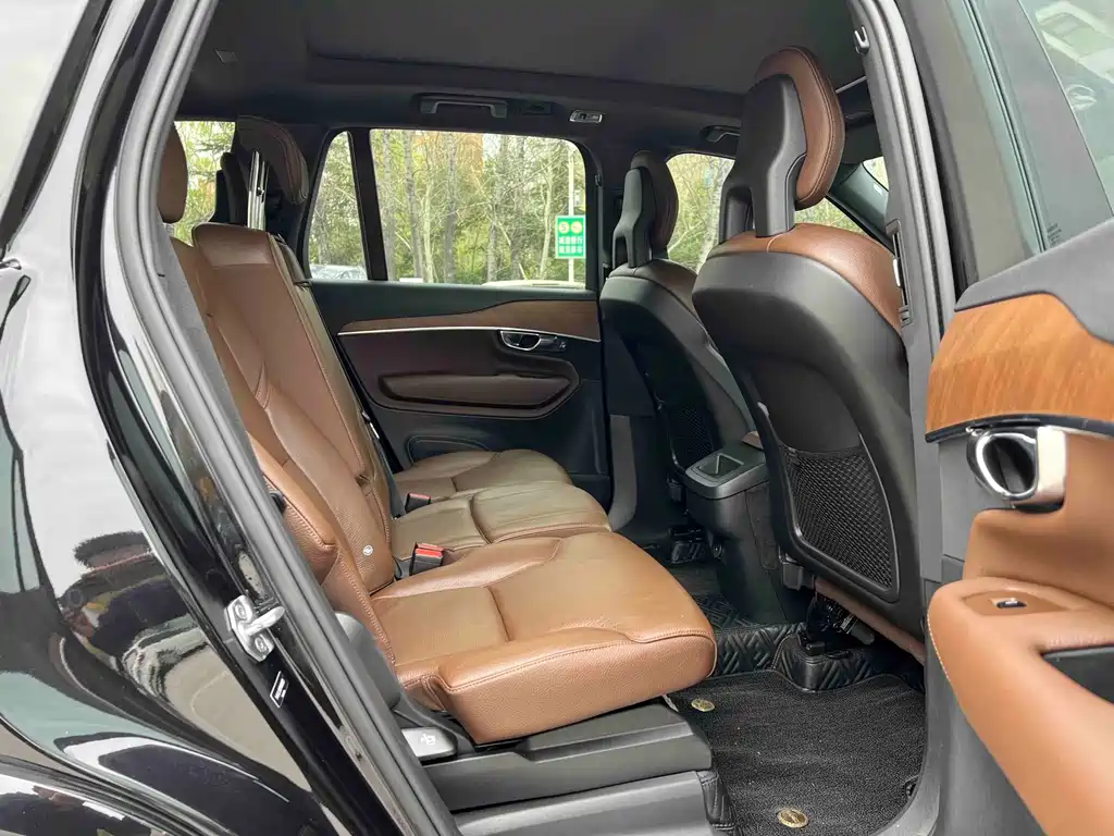 Volvo XC90 — миниатюра 12