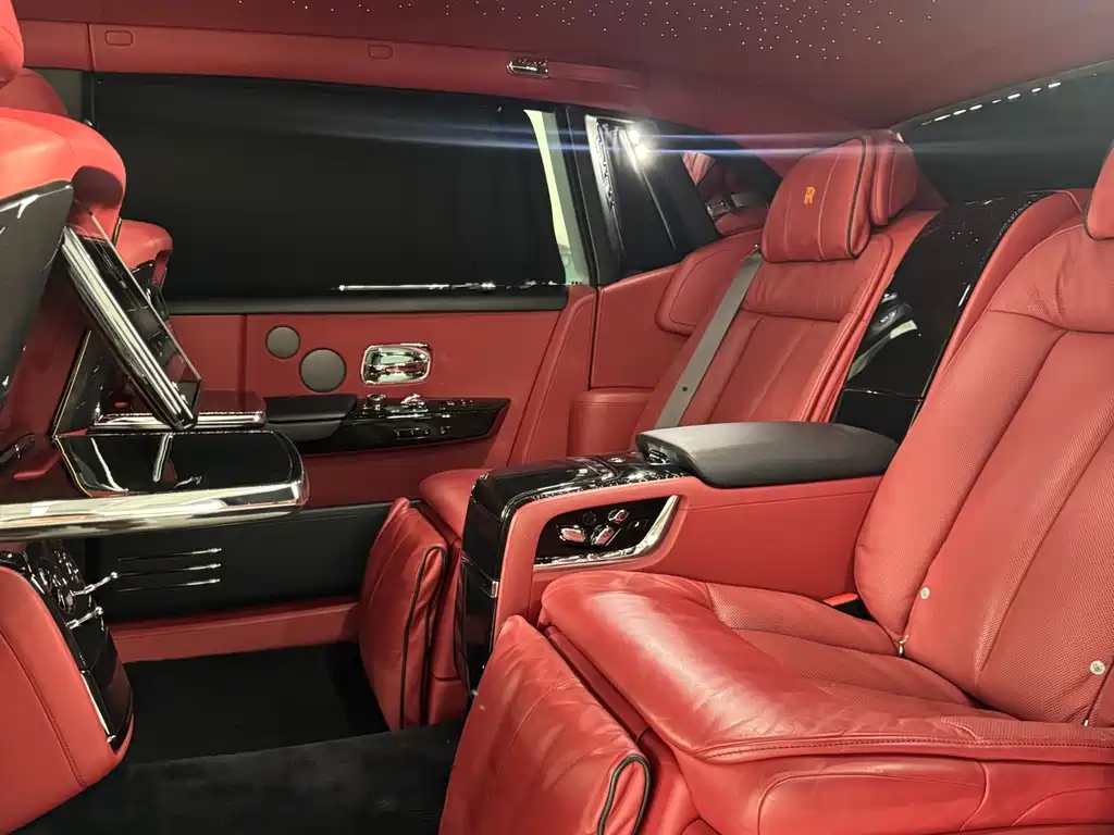 Rolls-Royce Phantom — миниатюра 9
