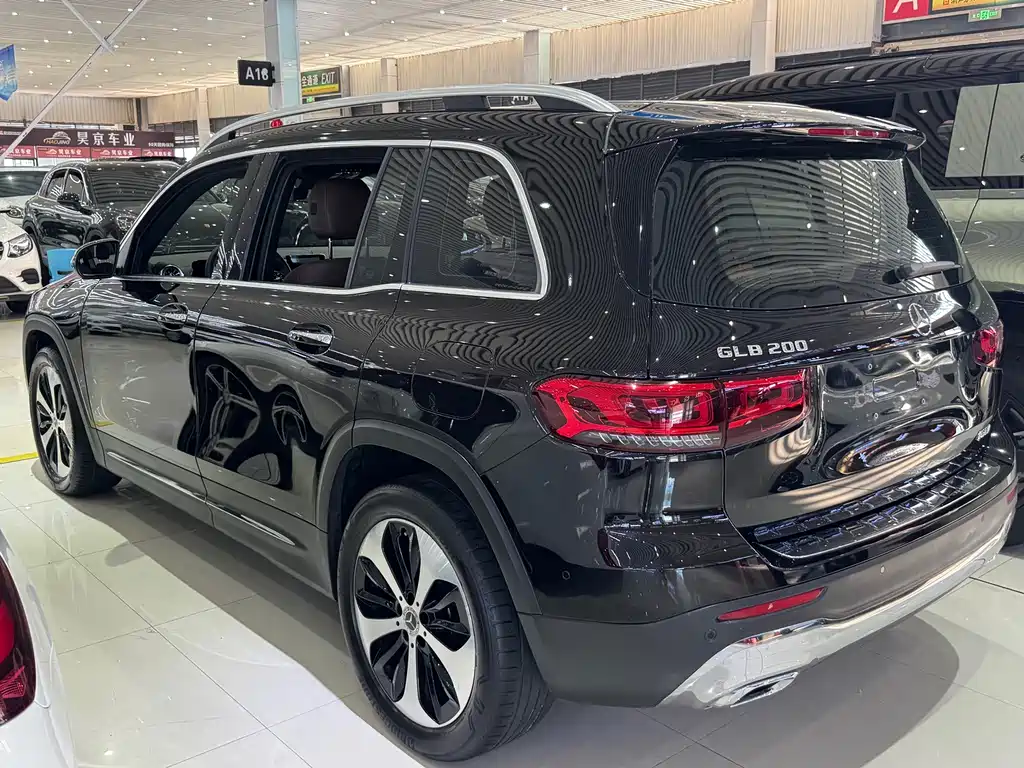 Mercedes-Benz GLB — миниатюра 10