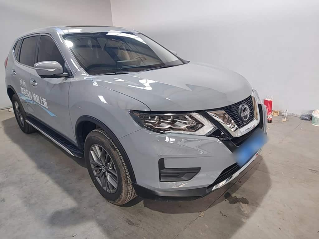 Nissan X-Trail 2.0 л 2025 г. Серебристо-серый, пробег 4700 км