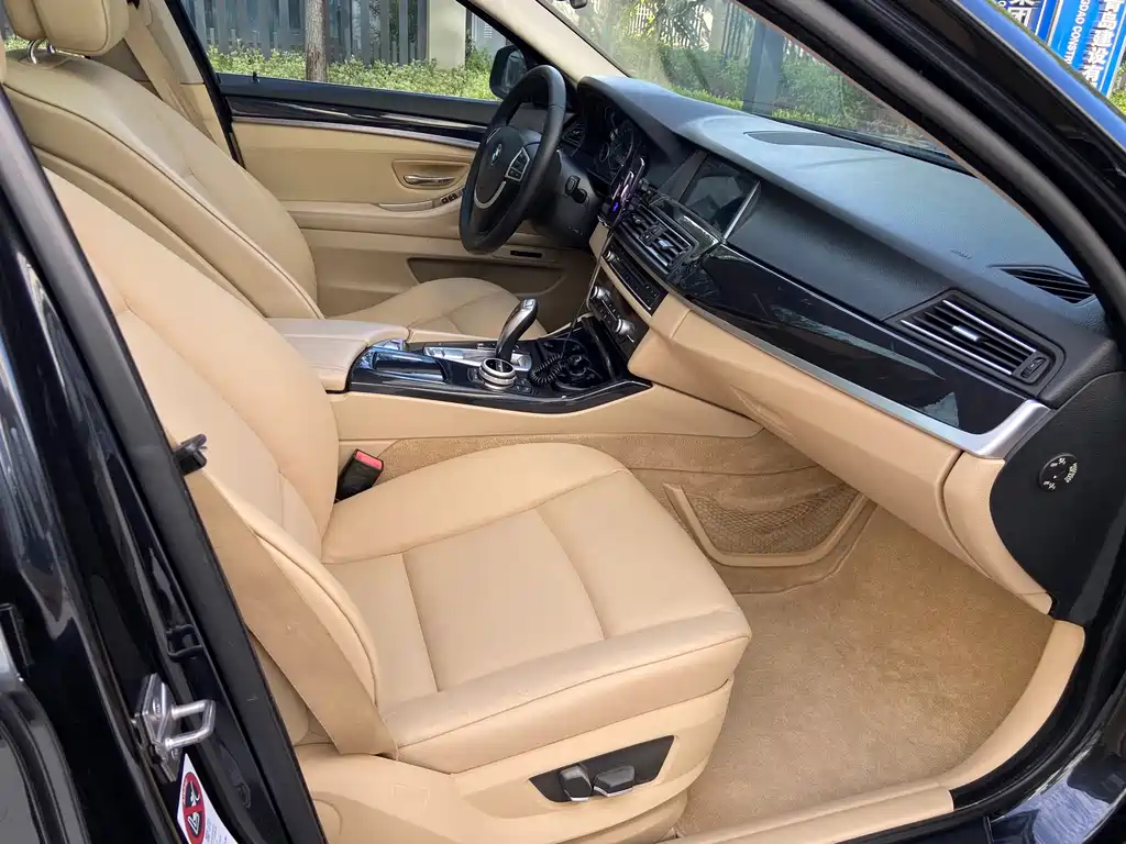 BMW 5 Series — миниатюра 17