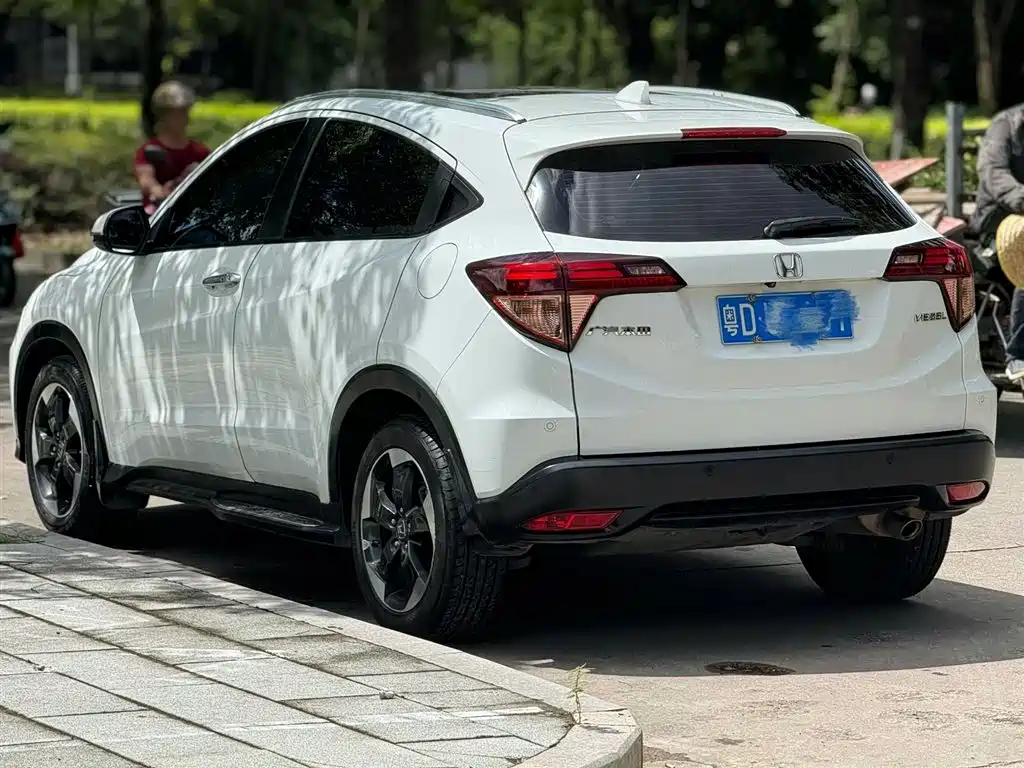 Honda Vezel 2015 1.8L CVT Luxury