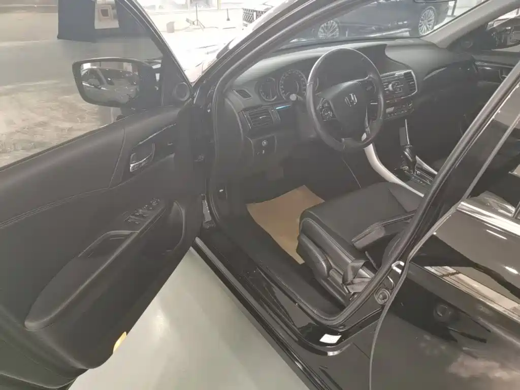 Honda Accord — миниатюра 16