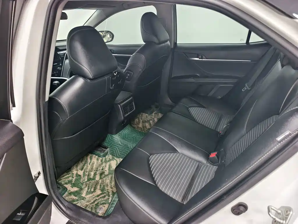 Toyota Camry — миниатюра 10