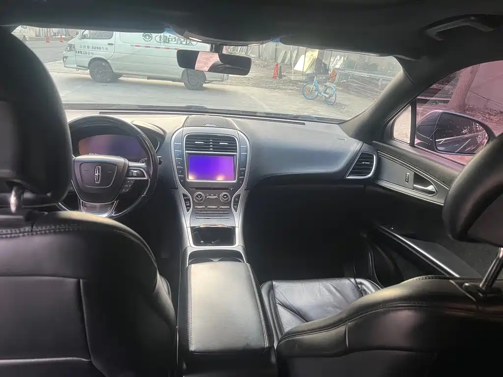 LINCOLN NAVIGATOR (IMPORT)